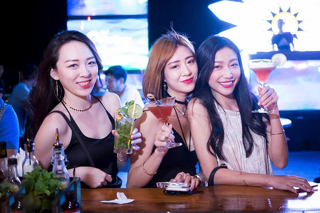 Top 10+ cở sở karaoke Tân A nổi tiếng và thu hút hiện nay