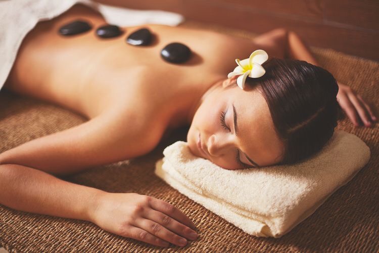 Massage Đá Nóng: Trải Nghiệm Thư Giãn Tận Gốc